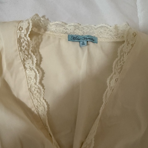 Showpo US 2 long sleeve lace blouse for going out, coquette style.AU size 6=US 2 - Picture 3 of 4